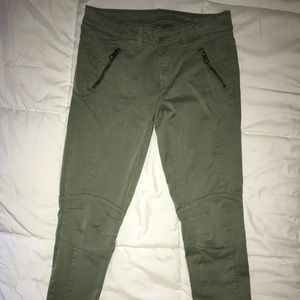 American Eagle cargo jegging capris